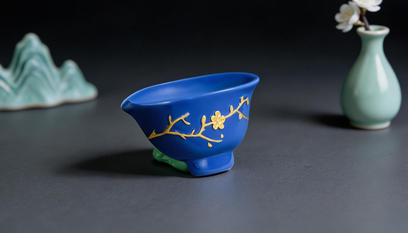 jimeng-2026-02-27-4557-换个背景  背景深色但不要太深底色 增加一些国风摆件在旁边  背景模糊化 尺寸原_.jpg