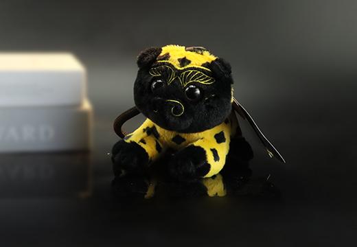 错金银铜豹毛绒挂件定制